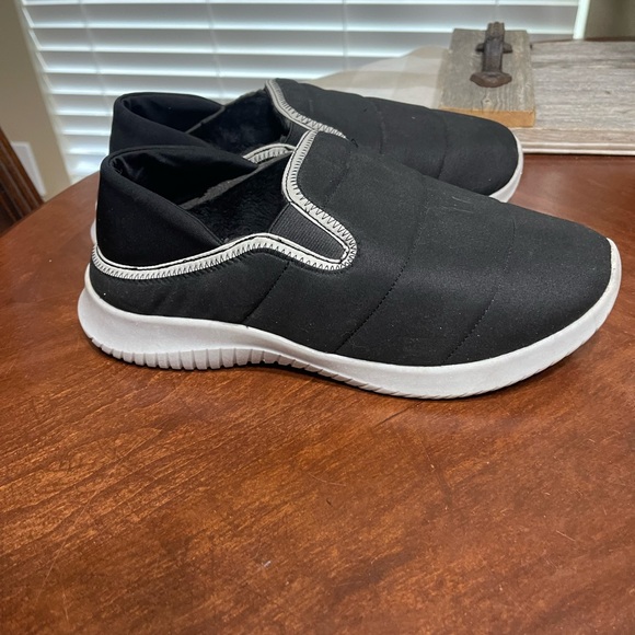 Lands End Puffer Slippers - Picture 3 of 10